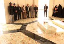 گزارش تصویری از غبار روبی مزار شهدای گمنام در  دهه فجر توسط هیات رئیسه دانشگاه صنعتی شاهرود 